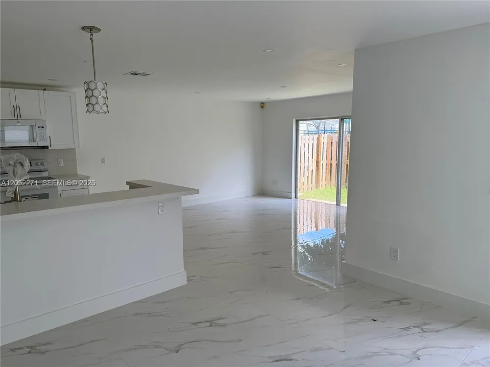 13887 SW 103rd Ln Miami, FL 33186