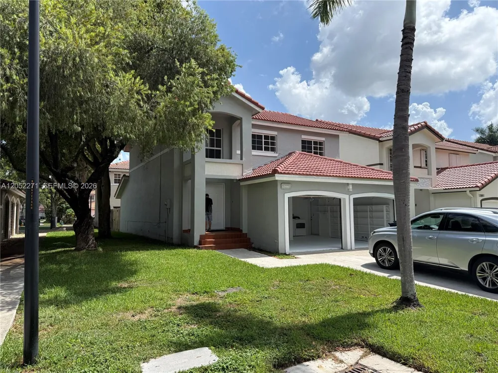 13887 SW 103rd Ln Miami, FL 33186