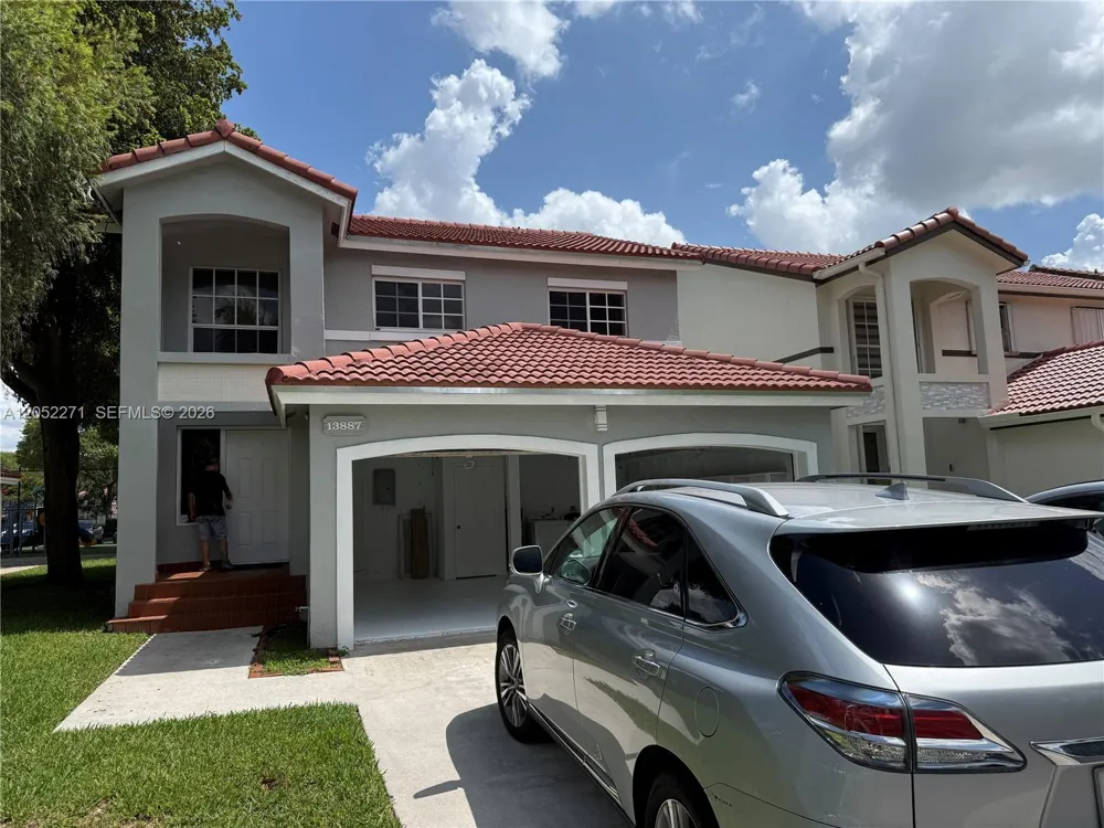 13887 SW 103rd Ln Miami, FL 33186