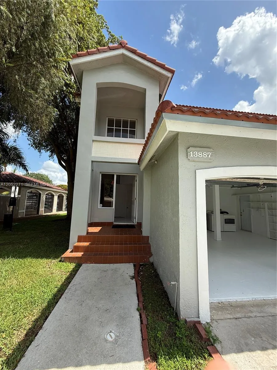 13887 SW 103rd Ln Miami, FL 33186