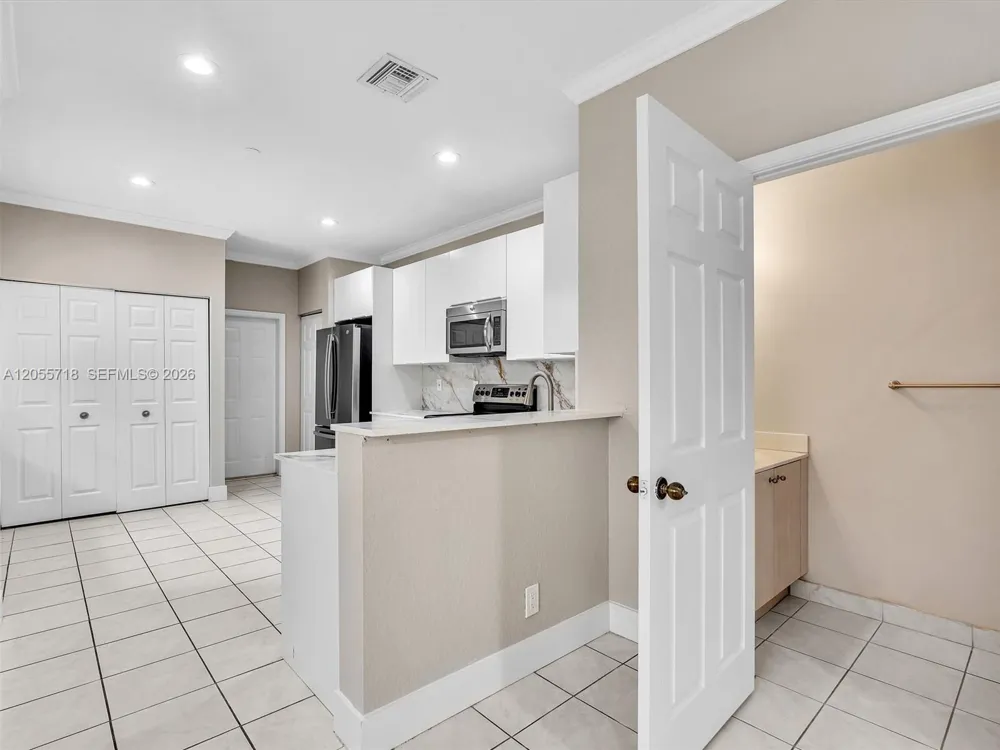 4283 Vineyard Cir #4283 Weston, FL 33332