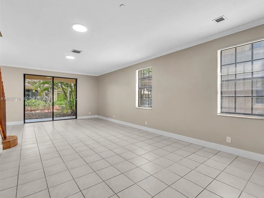 4283 Vineyard Cir #4283 Weston, FL 33332