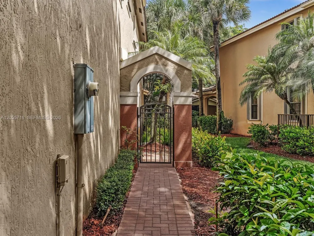 4283 Vineyard Cir #4283 Weston, FL 33332