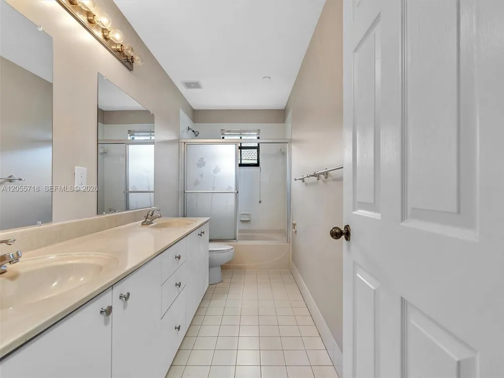 4283 Vineyard Cir #4283 Weston, FL 33332