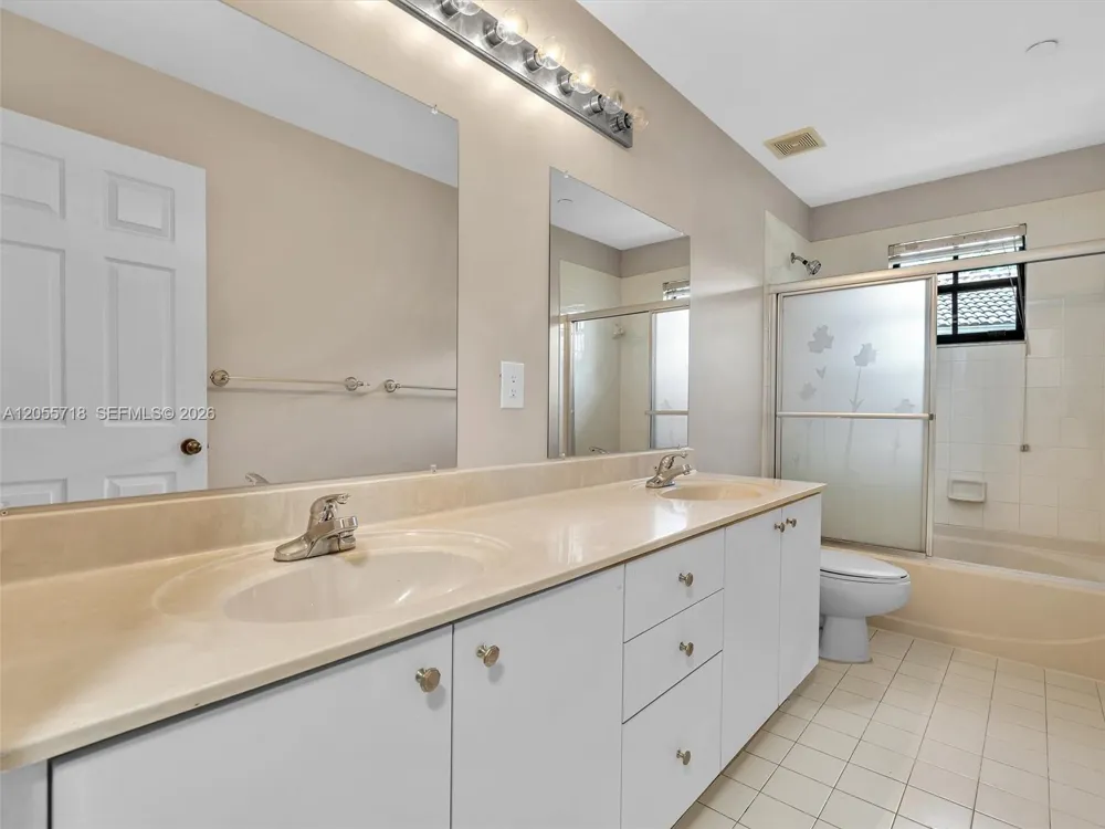 4283 Vineyard Cir #4283 Weston, FL 33332