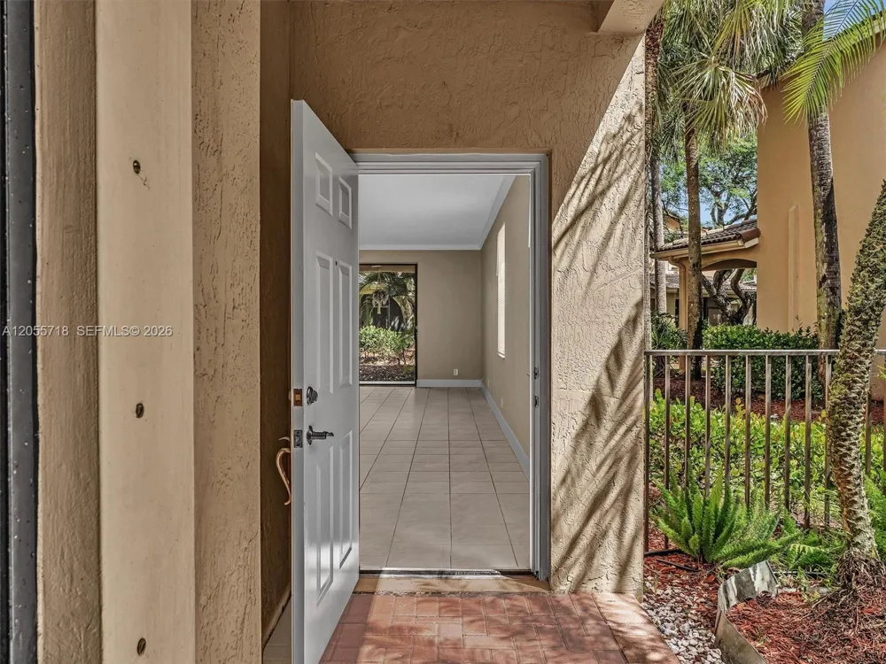 4283 Vineyard Cir #4283 Weston, FL 33332