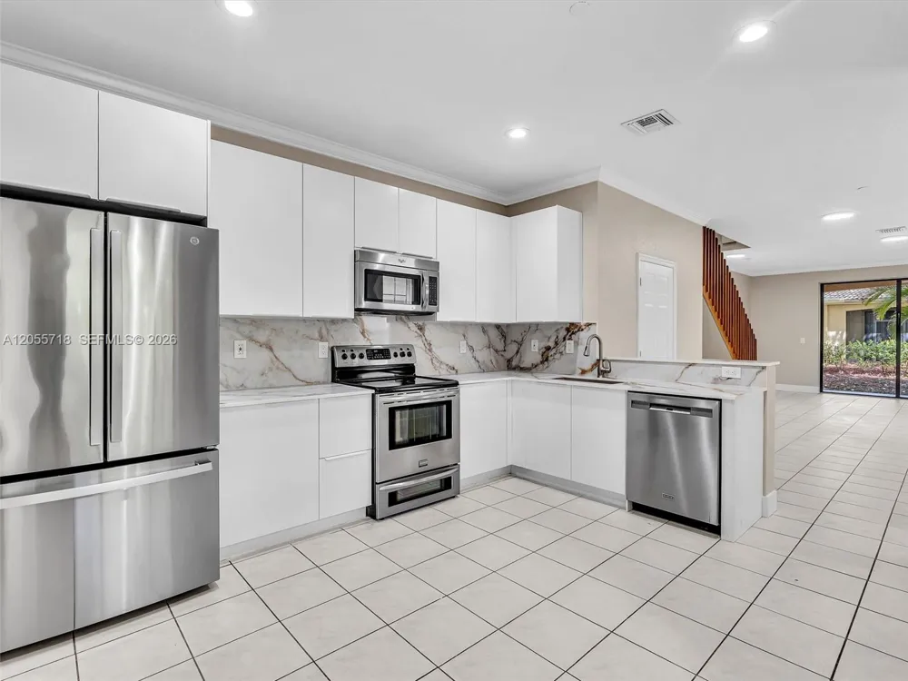 4283 Vineyard Cir #4283 Weston, FL 33332