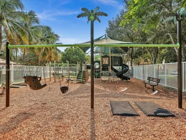 4283 Vineyard Cir #4283 Weston, FL 33332