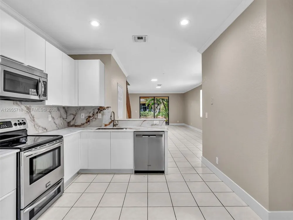 4283 Vineyard Cir #4283 Weston, FL 33332