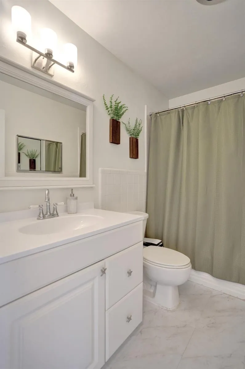 2400 NE 36th Street #10 Lighthouse Point, FL 33064