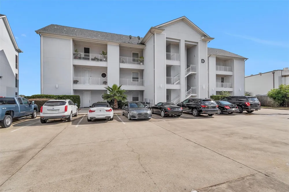 168 Lake Point Boulevard #D 104 Montgomery, TX 77356