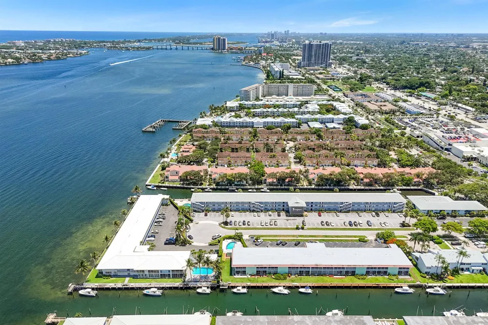 117 Lehane Terrace #211 North Palm Beach, FL 33408
