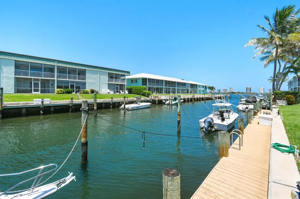 117 Lehane Terrace #211 North Palm Beach, FL 33408