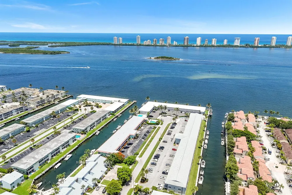 117 Lehane Terrace #211 North Palm Beach, FL 33408