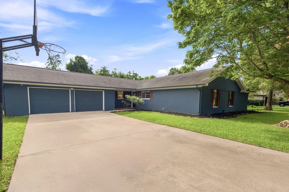 4425 Burditt Street Santa Fe, TX 77510