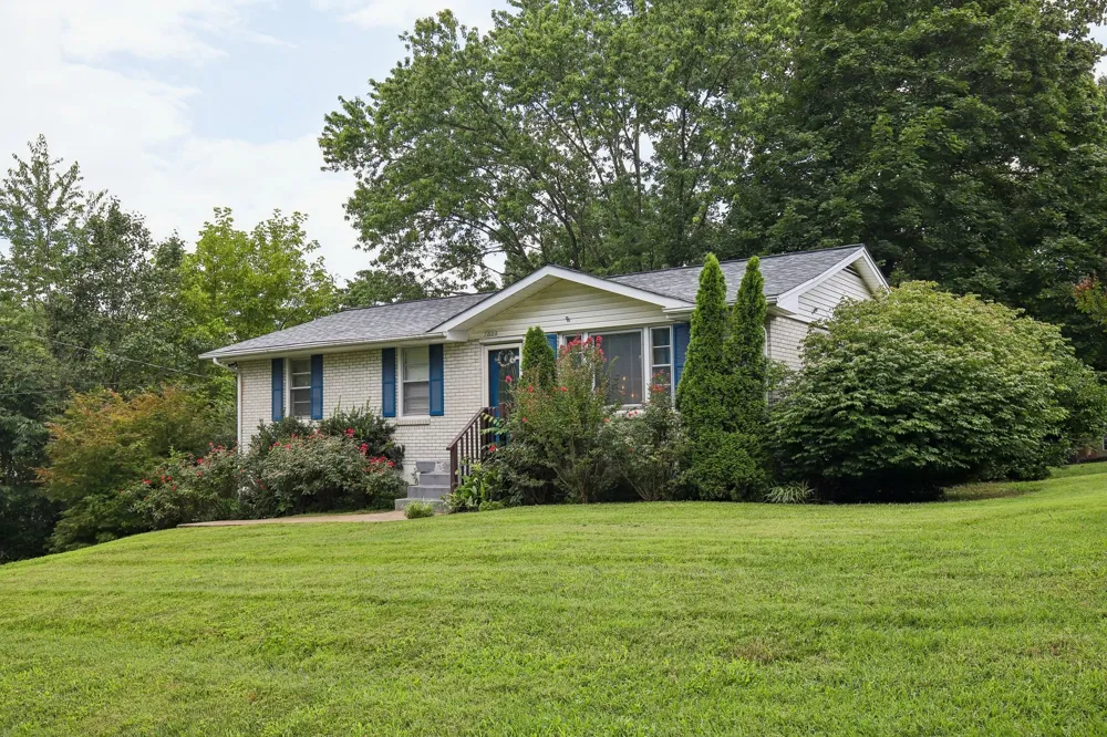 1008 Mayes Dr Greenbrier, TN 37073
