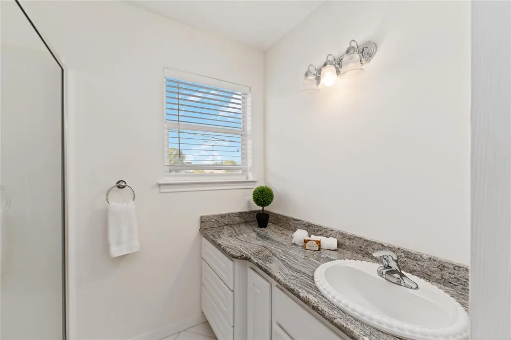 606 Packer Court Webster, TX 77598