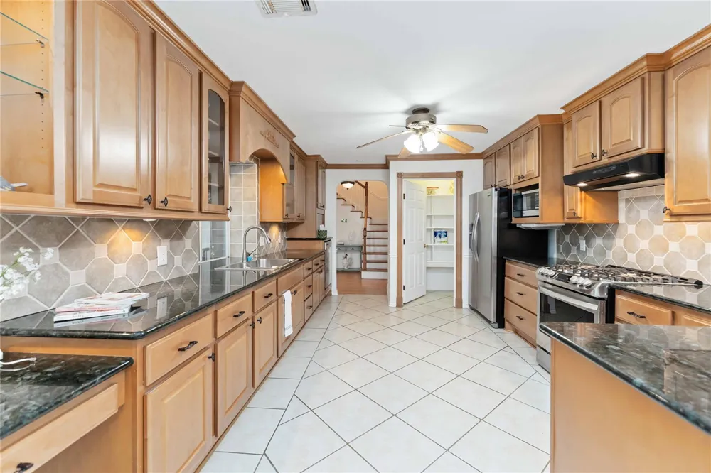 606 Packer Court Webster, TX 77598