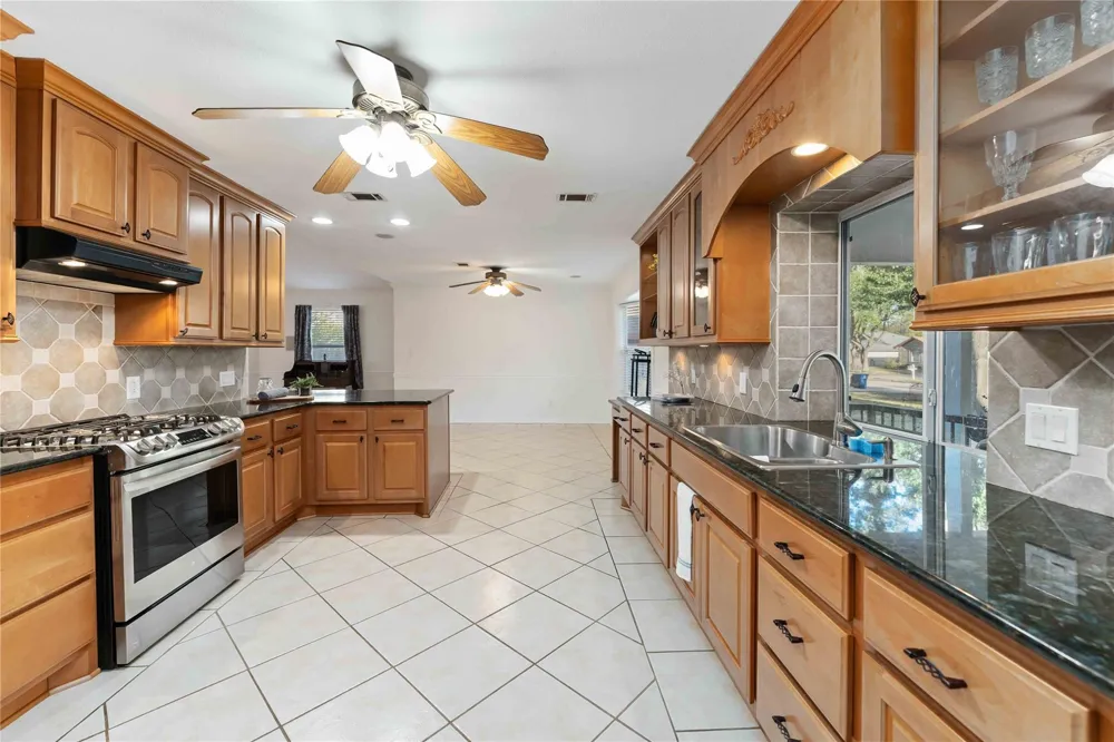 606 Packer Court Webster, TX 77598