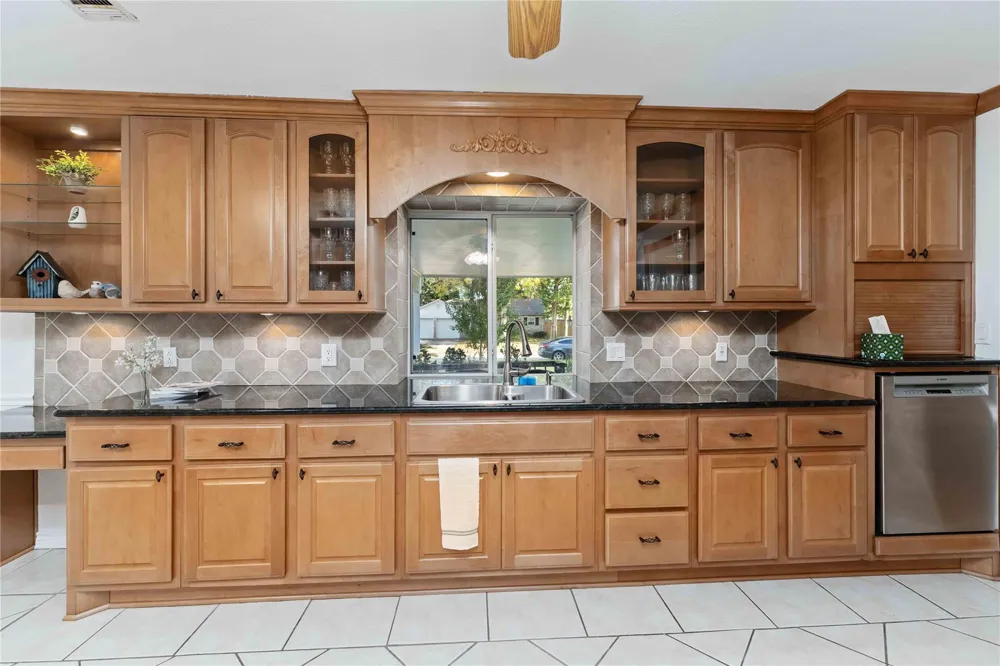 606 Packer Court Webster, TX 77598