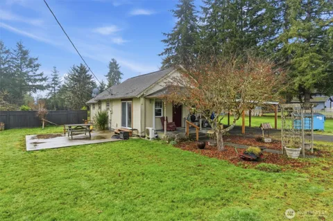 403 Queen Avenue