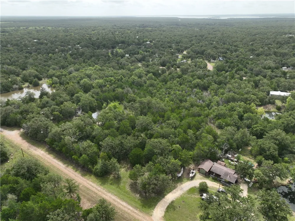 E Lois Lane Somerville, TX 77879