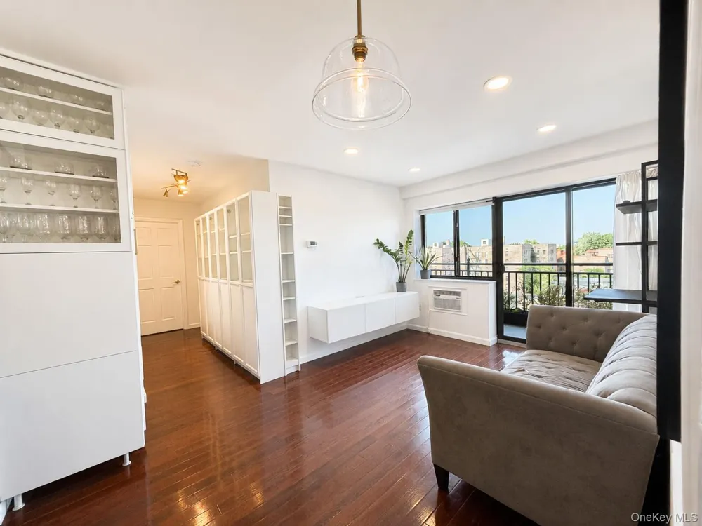 3749 81st Street #7D Jackson Heights, NY 11372