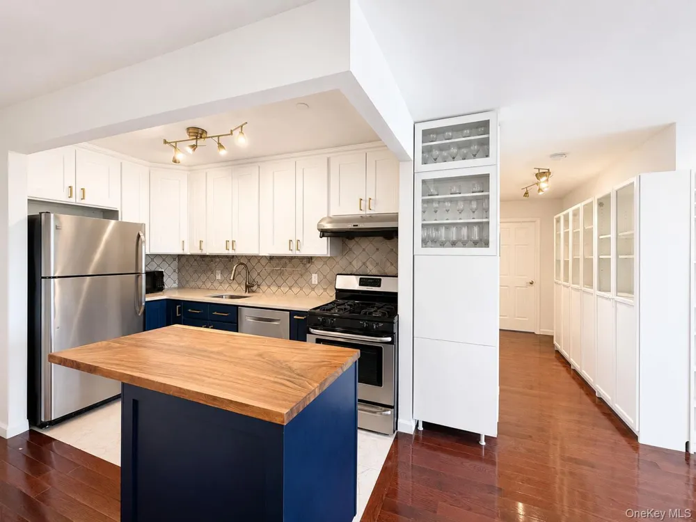 3749 81st Street #7D Jackson Heights, NY 11372