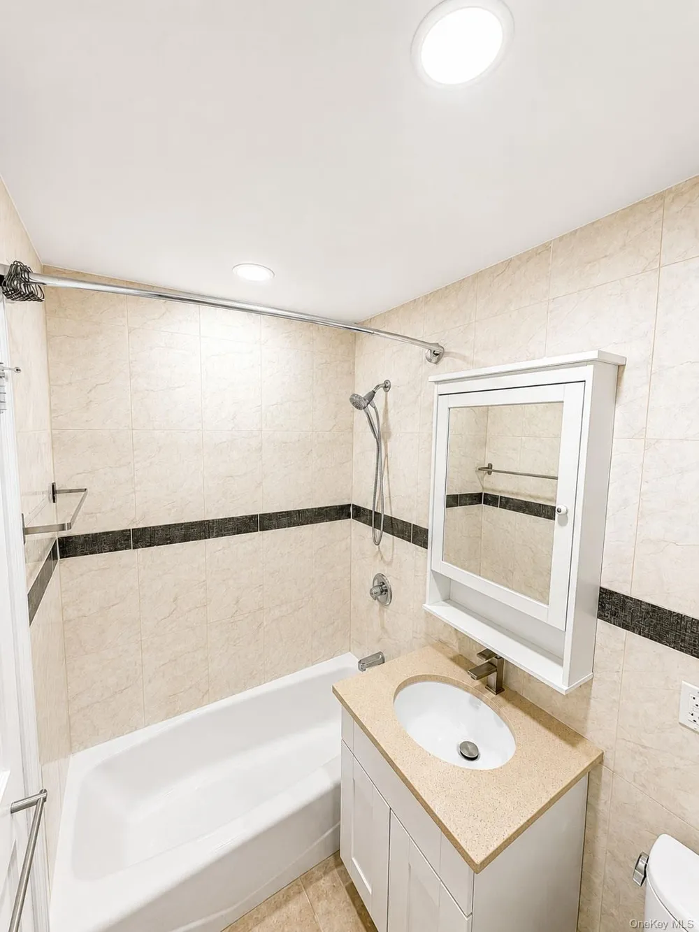 3749 81st Street #7D Jackson Heights, NY 11372
