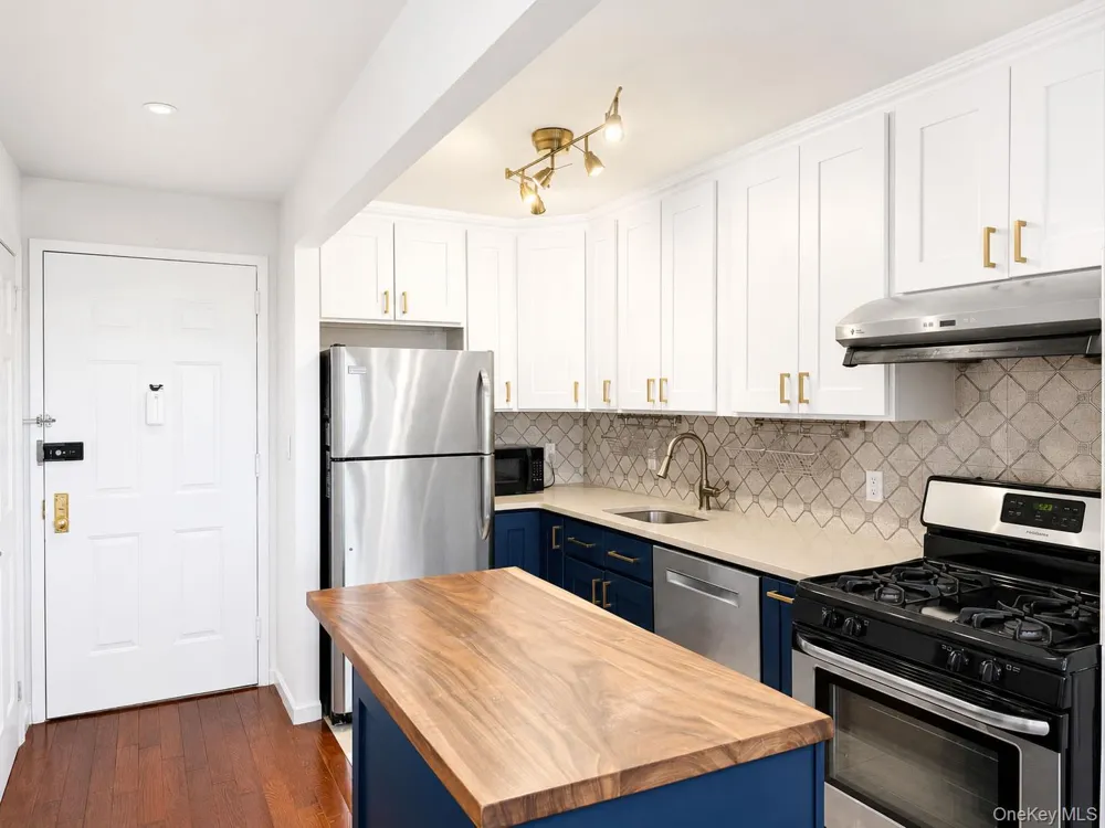 3749 81st Street #7D Jackson Heights, NY 11372