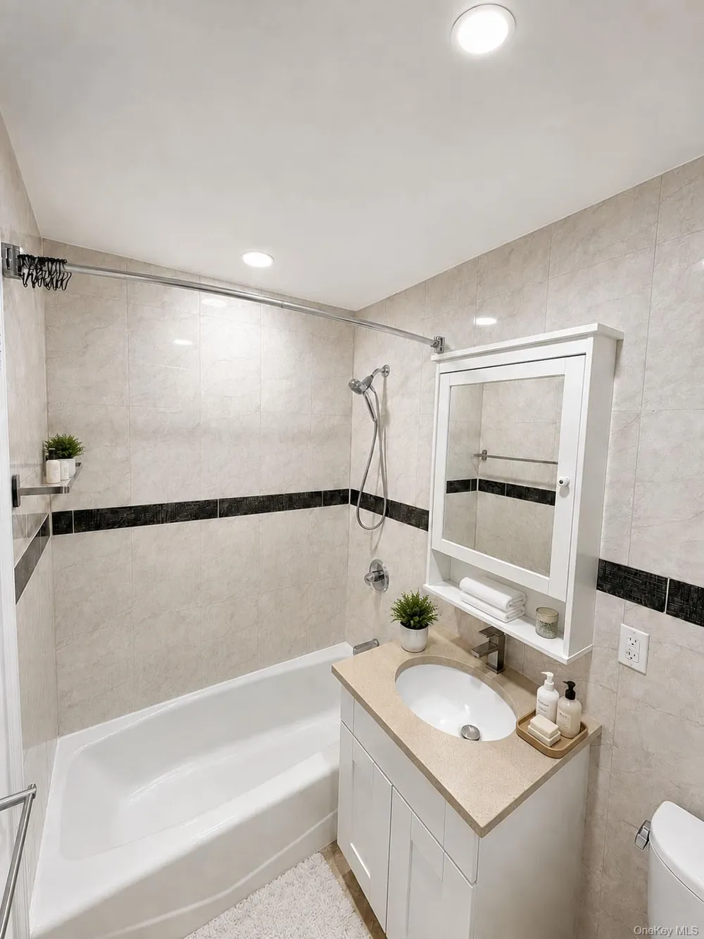 3749 81st Street #7D Jackson Heights, NY 11372