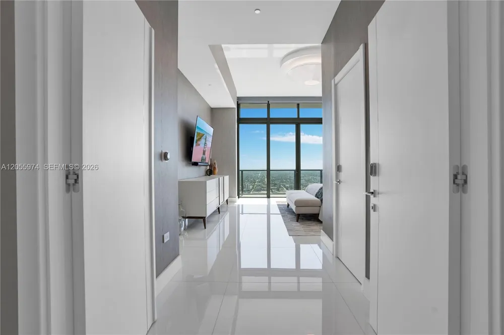 88 SW 7th St #PH 4303 Miami, FL 33130