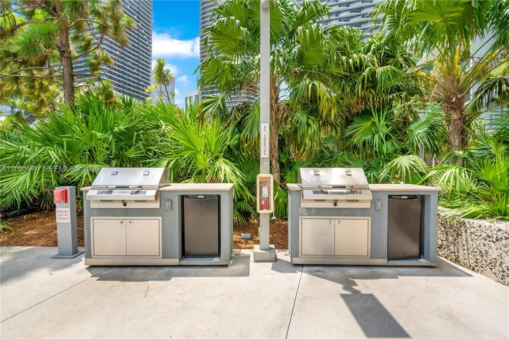 88 SW 7th St #PH 4303 Miami, FL 33130