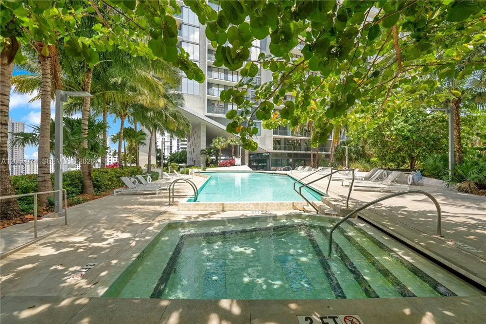 88 SW 7th St #PH 4303 Miami, FL 33130