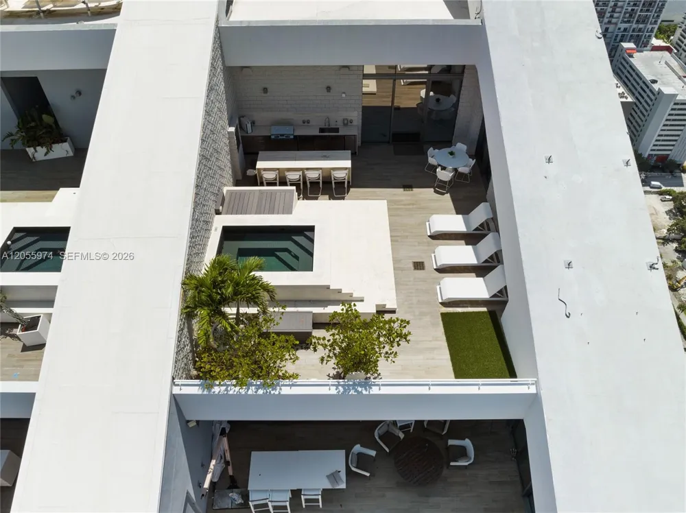 88 SW 7th St #PH 4303 Miami, FL 33130