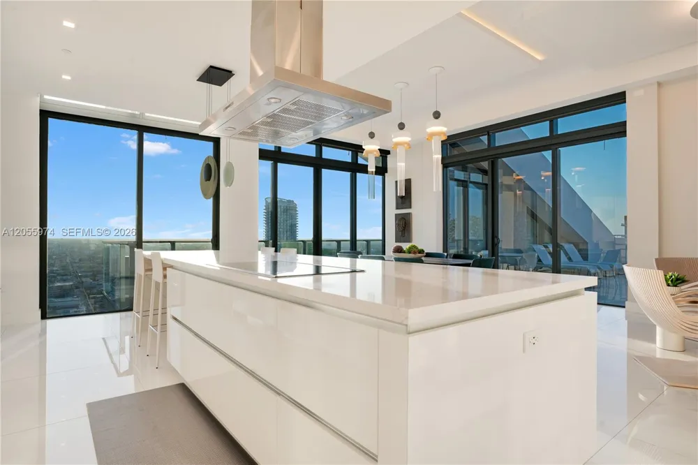 88 SW 7th St #PH 4303 Miami, FL 33130