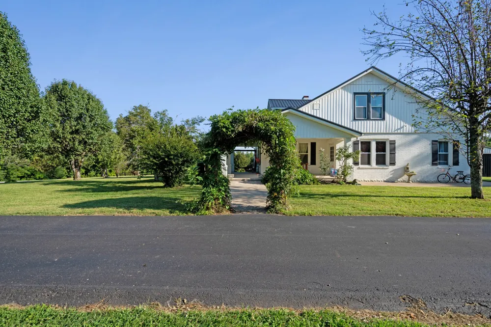 4525 Highway 231 S Castalian Springs, TN 37031