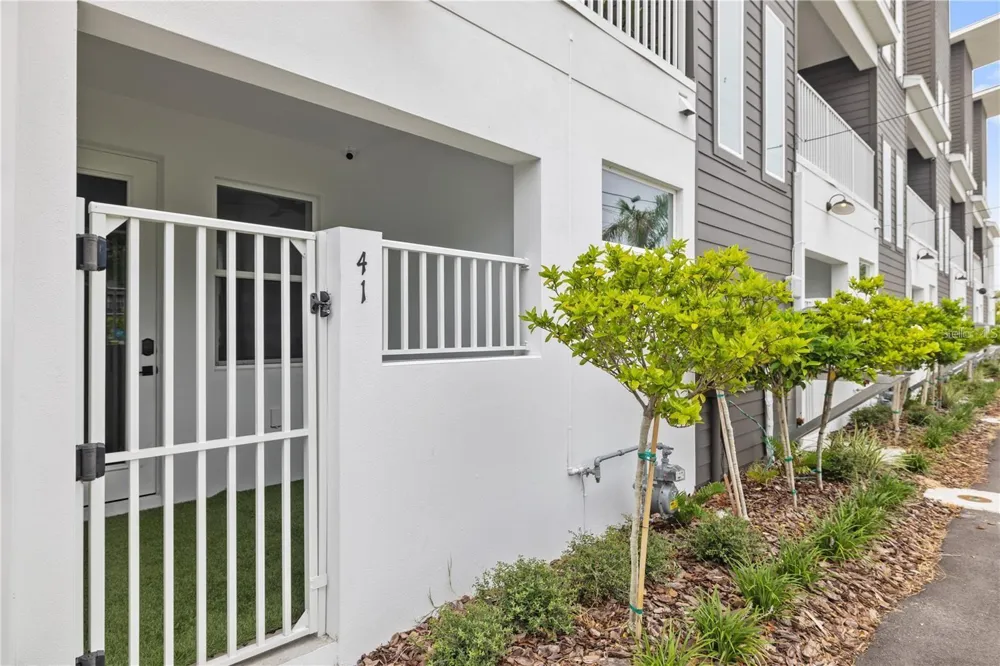 41 29TH STREET St Petersburg, FL 33713