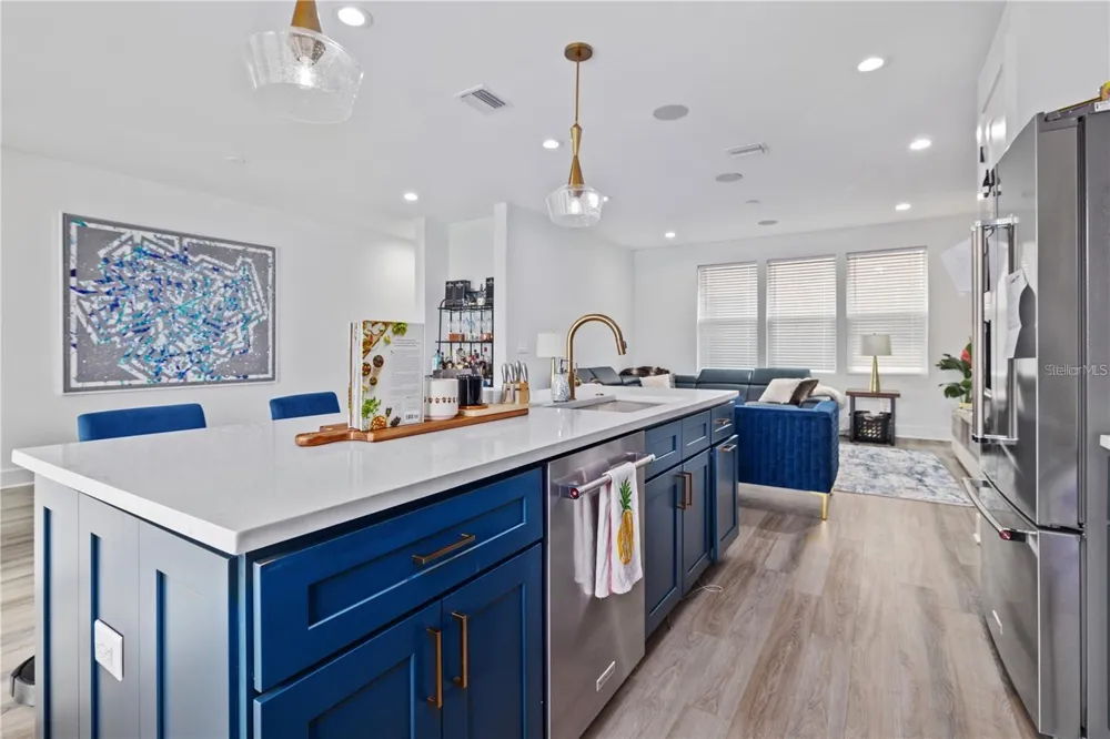 41 29TH STREET St Petersburg, FL 33713