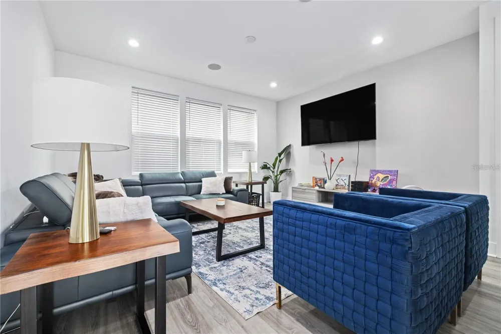 41 29TH STREET St Petersburg, FL 33713