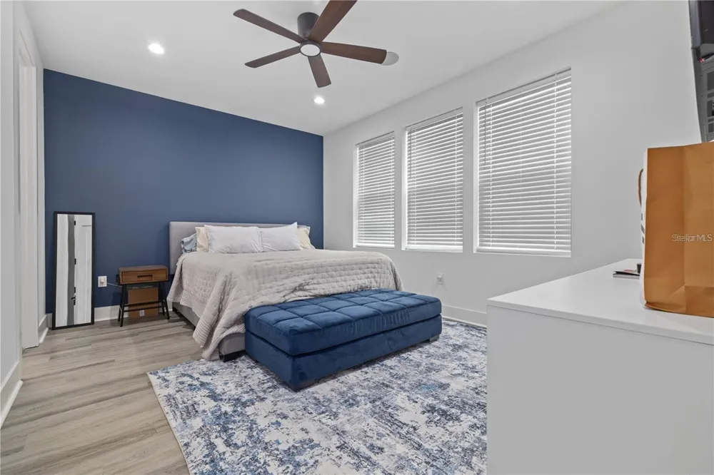 41 29TH STREET St Petersburg, FL 33713