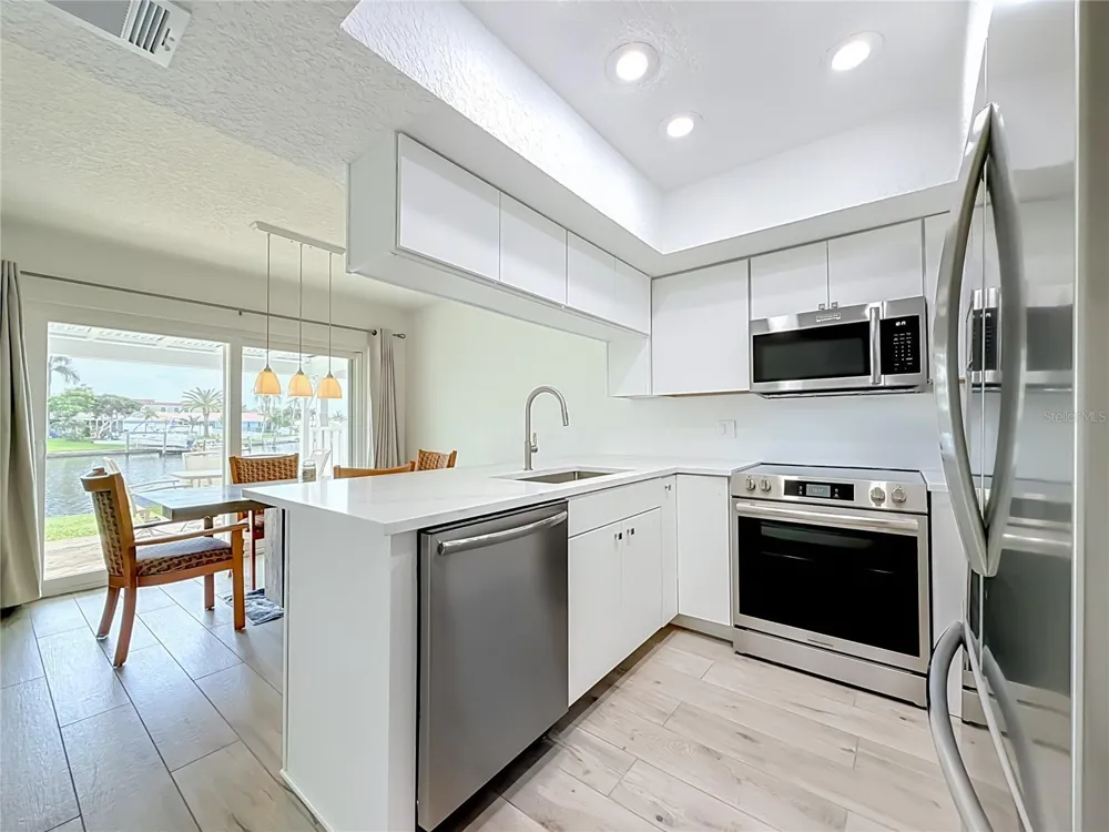 6537 CAPE HATTERAS WAY NE #2 St Petersburg, FL 33702