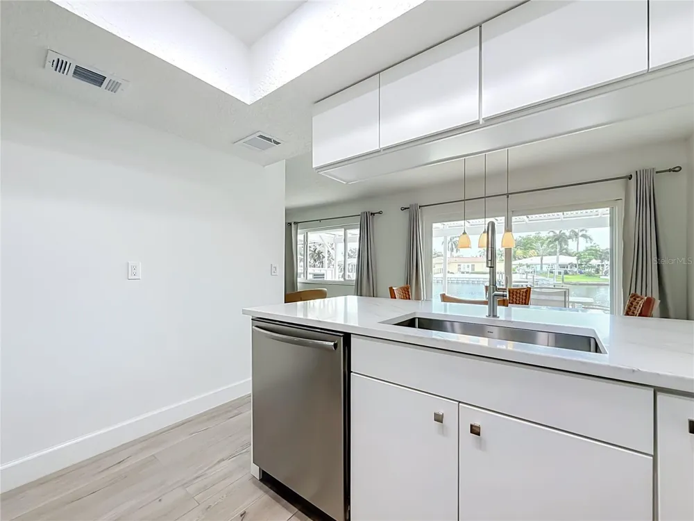 6537 CAPE HATTERAS WAY NE #2 St Petersburg, FL 33702