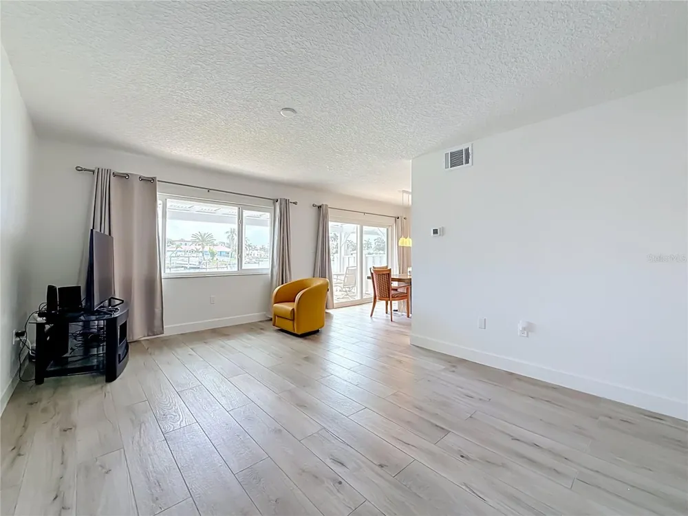 6537 CAPE HATTERAS WAY NE #2 St Petersburg, FL 33702