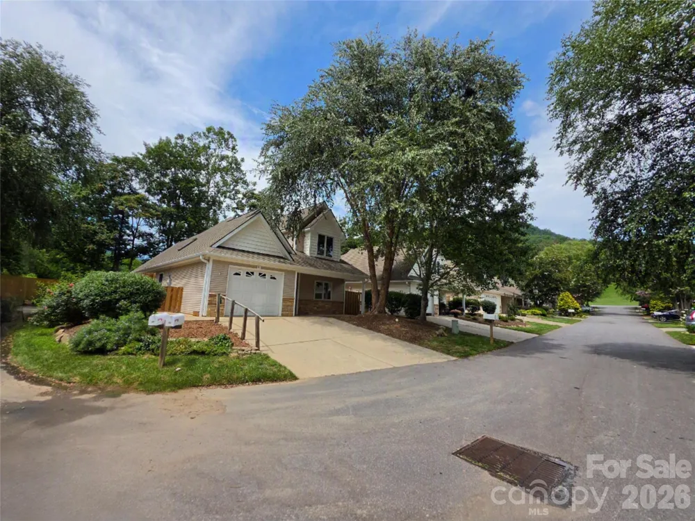 41 Beekeeper Trail Swannanoa, NC 28778
