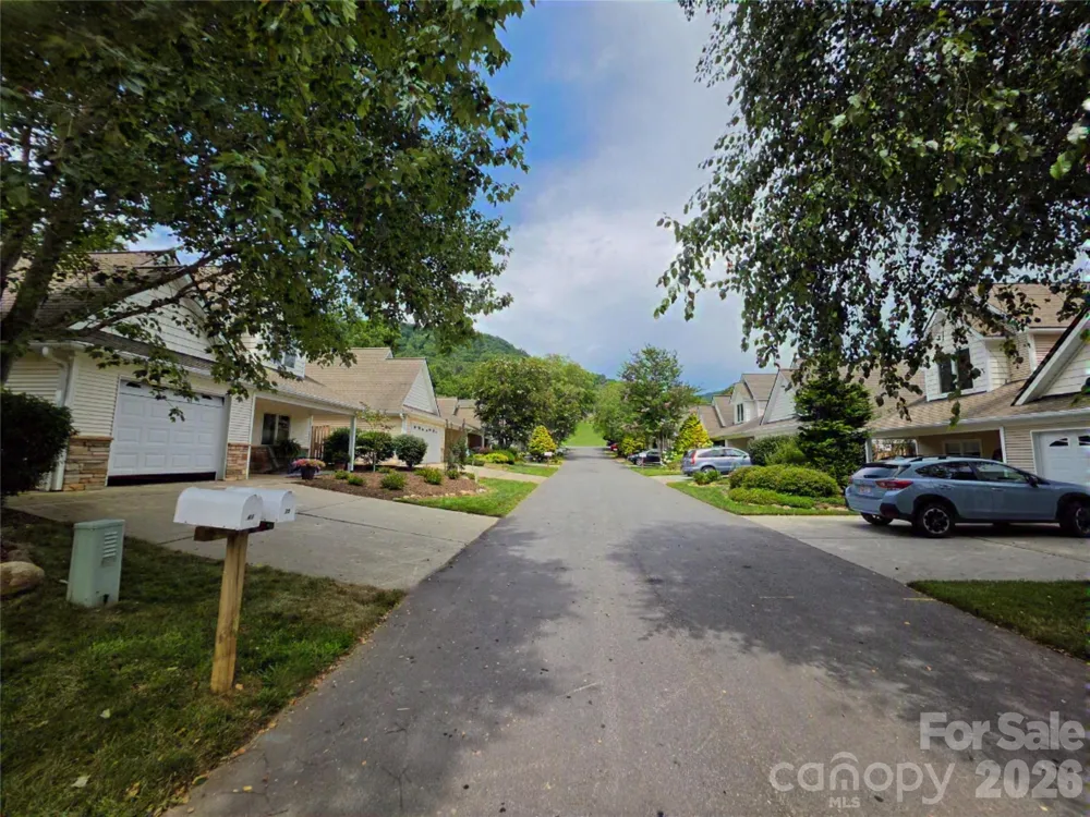 41 Beekeeper Trail Swannanoa, NC 28778