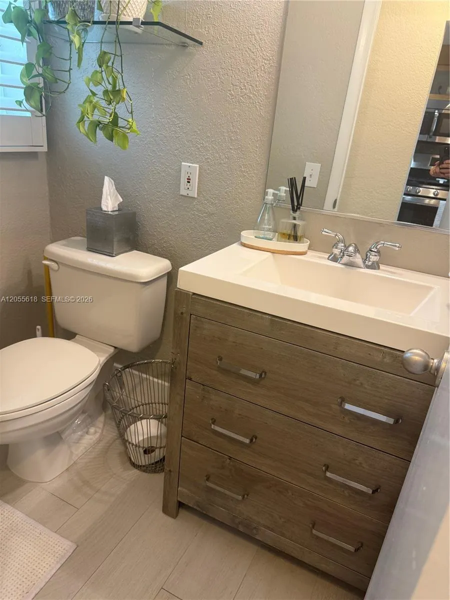 6709 Kendall Dr #220 Pinecrest, FL 33156
