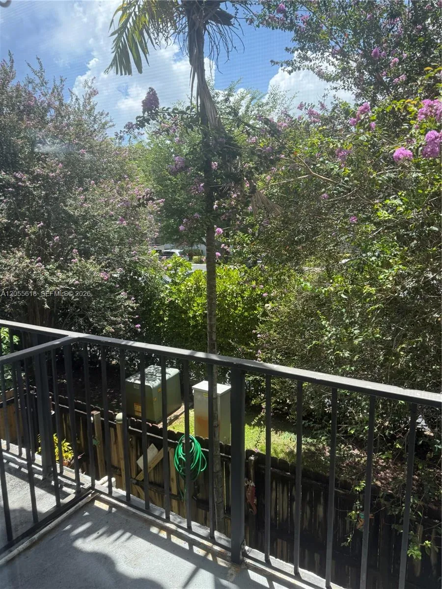 6709 Kendall Dr #220 Pinecrest, FL 33156