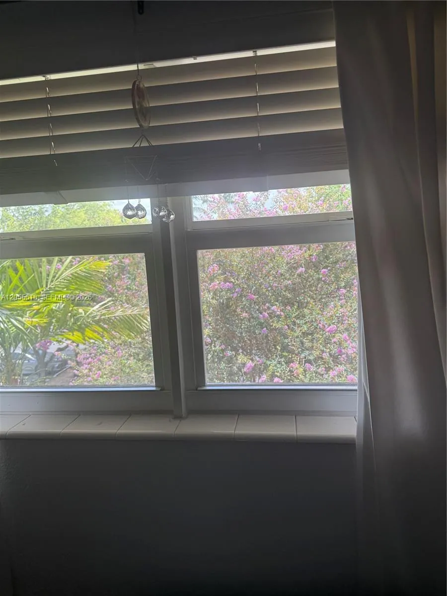 6709 Kendall Dr #220 Pinecrest, FL 33156