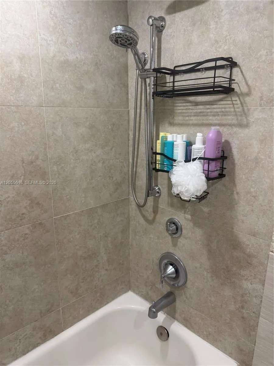 6709 Kendall Dr #220 Pinecrest, FL 33156